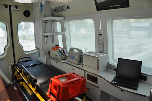 封丘县救护车内部